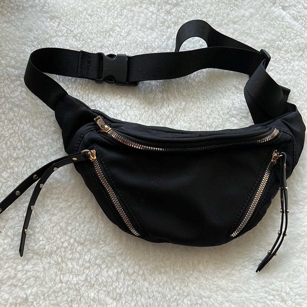 Black fanny pack